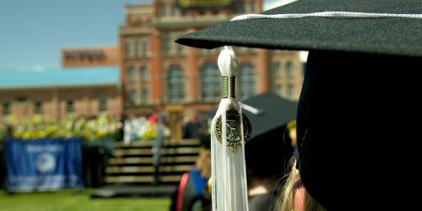 Graduate's cap and tassel