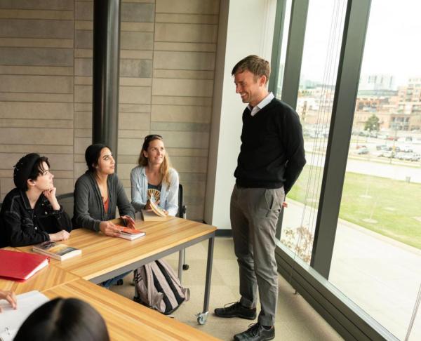 Prof. Stahl lecturing students in class.