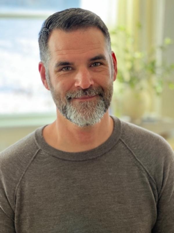 Portrait Photo of Dr. Jeremy Bono