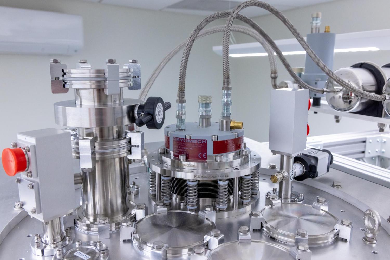 Quantum cryostat mechanical structure with tubes