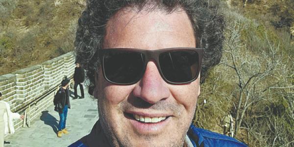Matthew Jellick on the great wall of China