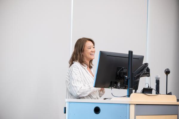 Vivian Shyu gives talk