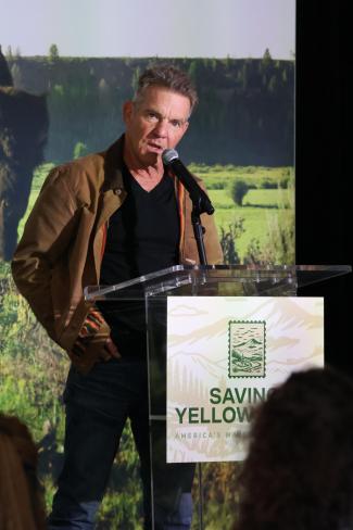 Dennis Quaid speaks at summit