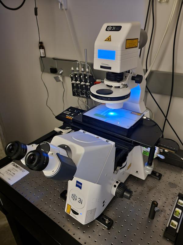 Fluorescence microscope used by 2021 fellows